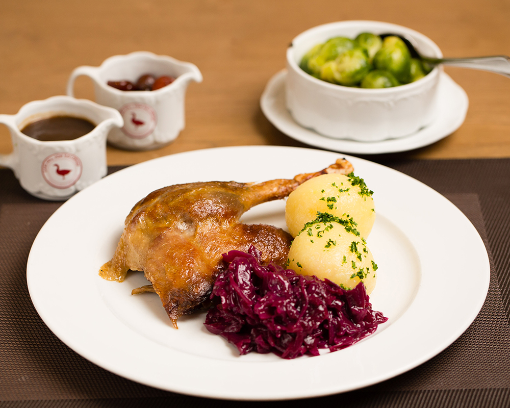 Gänsekeule mit Beilagen 